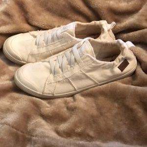 Blowfish like new tennis shoes